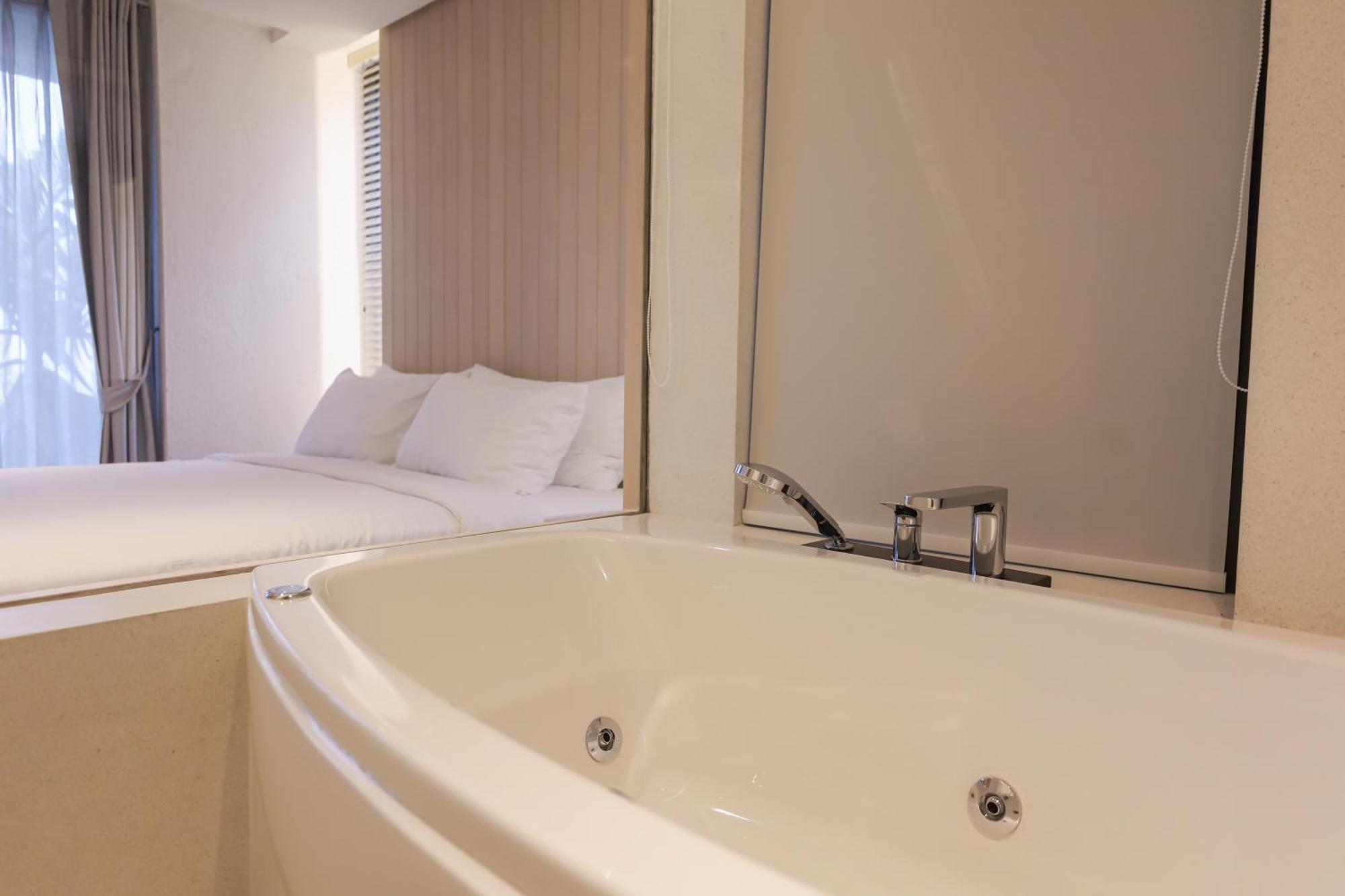 Balcony Seaside Sriracha Hotel & Serviced Apartments Si Racha Εξωτερικό φωτογραφία